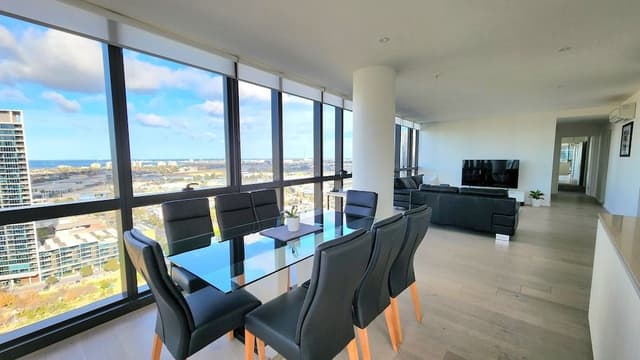 Platinum Sub-Penthouse 3 bed, 2 bath, panoramic views