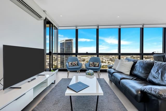 Premium 2 bed, 2 bath apartment with bay views