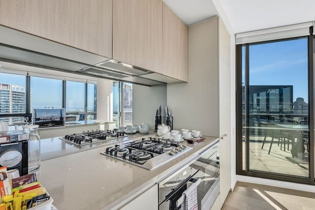 Platinum Sub-Penthouse 3 bed, 2 bath, panoramic views