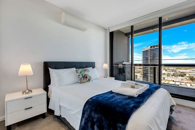 Premium 2 bed, 2 bath apartment with bay views