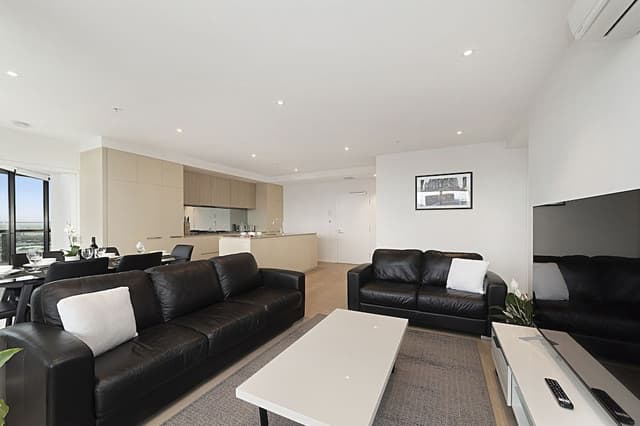 Platinum Sub-Penthouse 3 bed, 2 bath, panoramic views