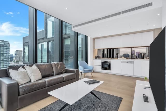 Executive 2 bed, 2 bath apartment with city and harbour views