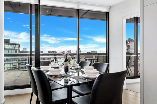 Platinum Sub-Penthouse 3 bed, 2 bath, panoramic views
