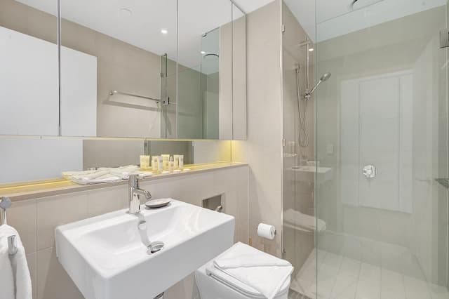 Platinum Sub-Penthouse 3 bed, 2 bath, panoramic views