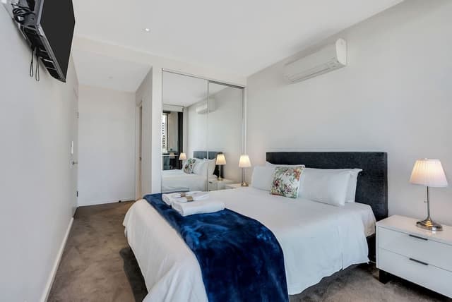 Premium 2 bed, 2 bath apartment with bay views