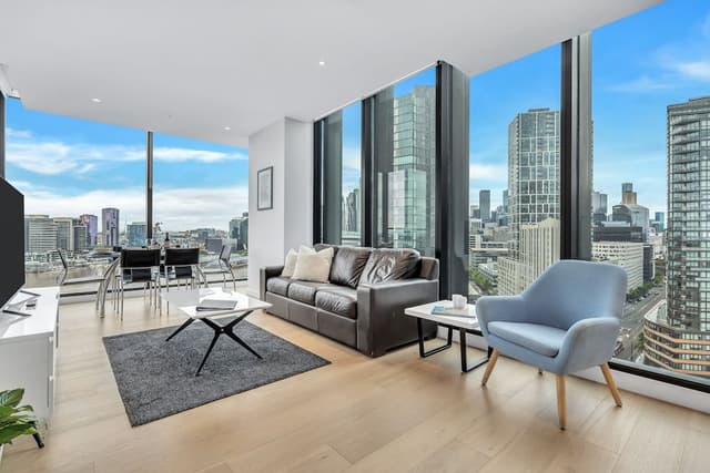 Executive 2 bed, 2 bath apartment with city and harbour views