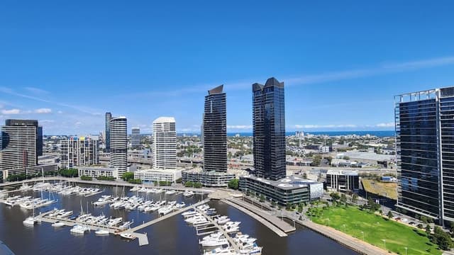 Premium 3 bed 2 bath Family apartment with water and city views