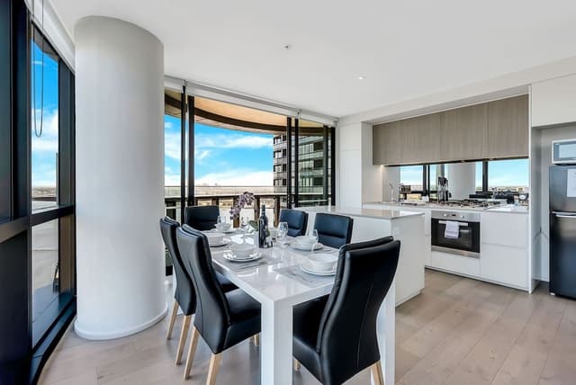 Premium 2 bed, 2 bath apartment with bay views