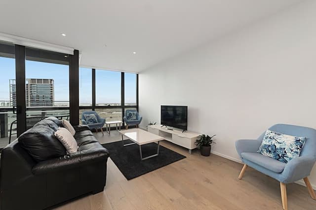 Premium 3 bed 2 bath Family apartment with water and city views