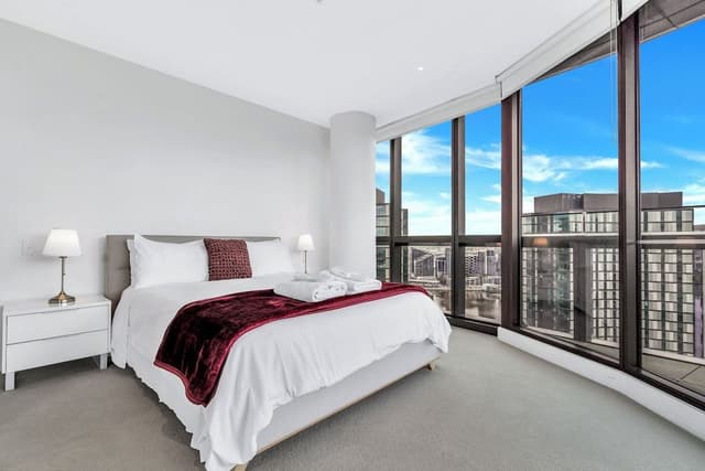 Platinum Sub-Penthouse 3 bed, 2 bath, panoramic views