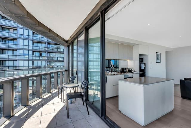 Premium 2 bed, 2 bath apartment with bay views