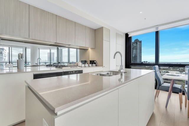 Premium 3 bed 2 bath Family apartment with water and city views