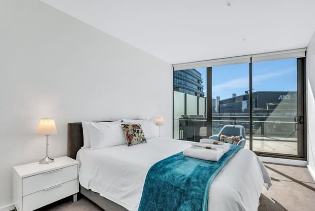 Platinum Sub-Penthouse 3 bed, 2 bath, panoramic views