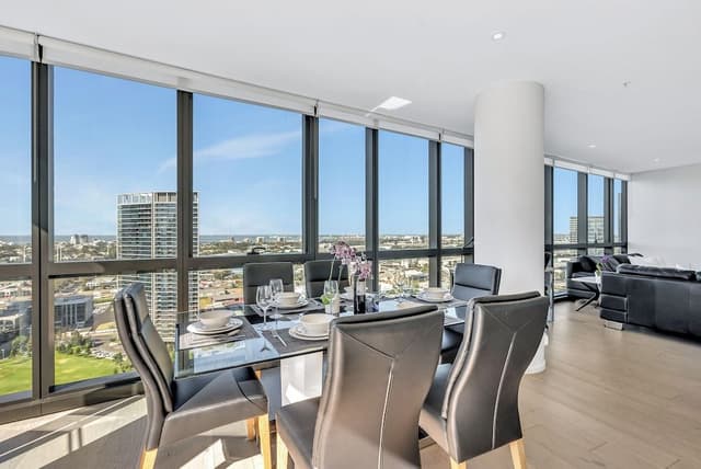 Platinum Sub-Penthouse 3 bed, 2 bath, panoramic views