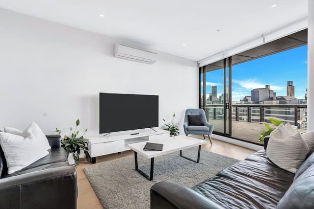 Platinum Sub-Penthouse 3 bed, 2 bath, panoramic views