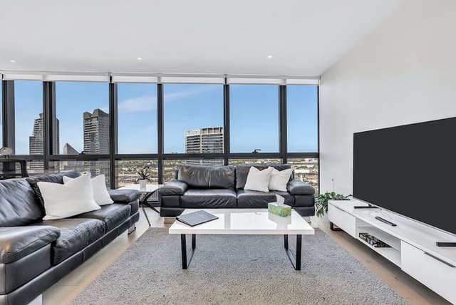 Platinum Sub-Penthouse 3 bed, 2 bath, panoramic views
