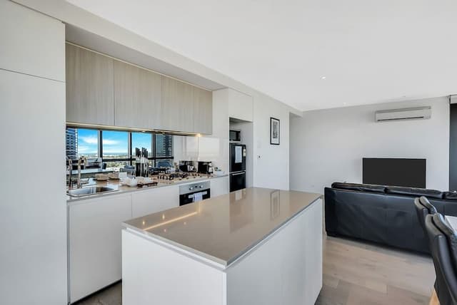 Premium 2 bed, 2 bath apartment with bay views