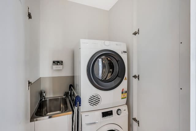 Premium 2 bed, 2 bath apartment with bay views