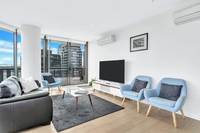 Premium 3 bed 2 bath Family apartment with water and city views