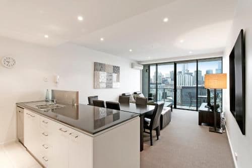 NewQuay Two-Bedroom, Two-Bathroom Apartment with View