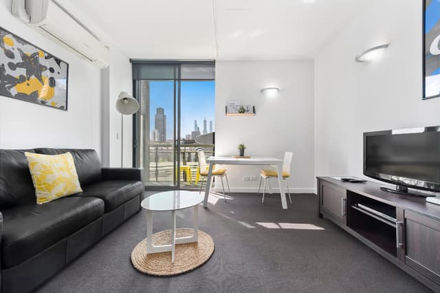 Soho One-Bedroom Apartment with Marina View