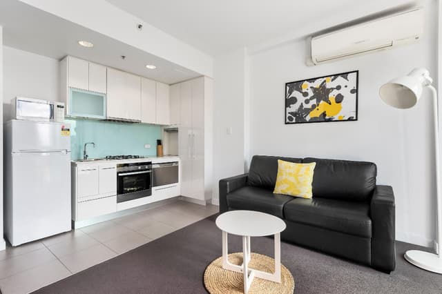 Soho One-Bedroom Apartment with Marina View