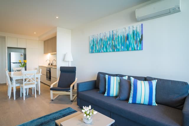 Two Bedroom Apartment Two Bathrooms with Harbour Views - Absolute Waterfront