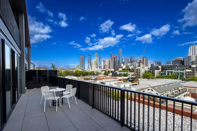 2 Bedroom 2 Bathroom Premier Apartment (City View)