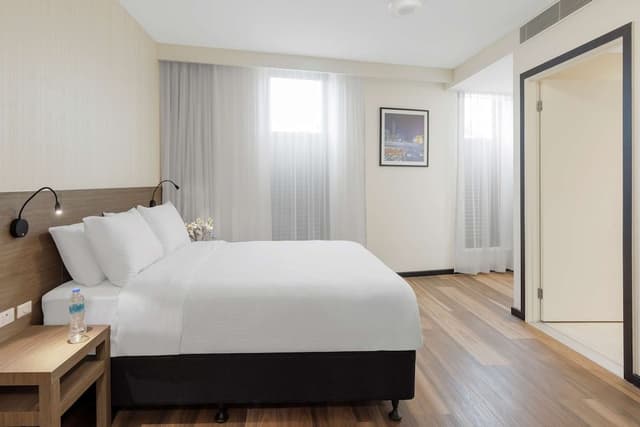 Standard Room, 1 Queen Bed, Accessible, Non Smoking