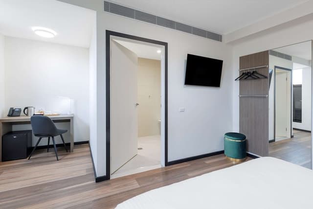 Standard Room, 1 Queen Bed, Accessible, Non Smoking