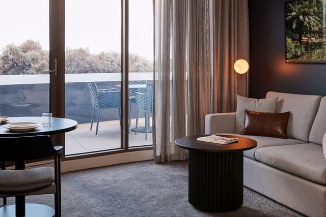 Executive One Bedroom King Courtyard Apartment