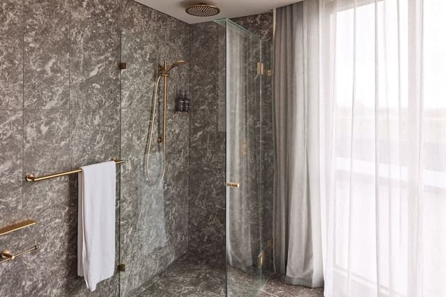 Executive One Bedroom King Courtyard Apartment