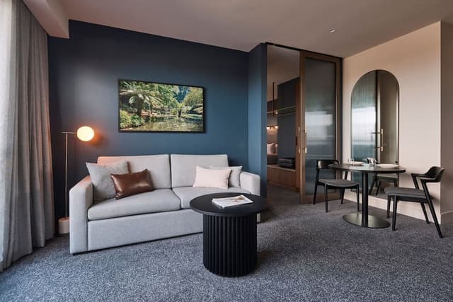 Executive One Bedroom King Courtyard Apartment