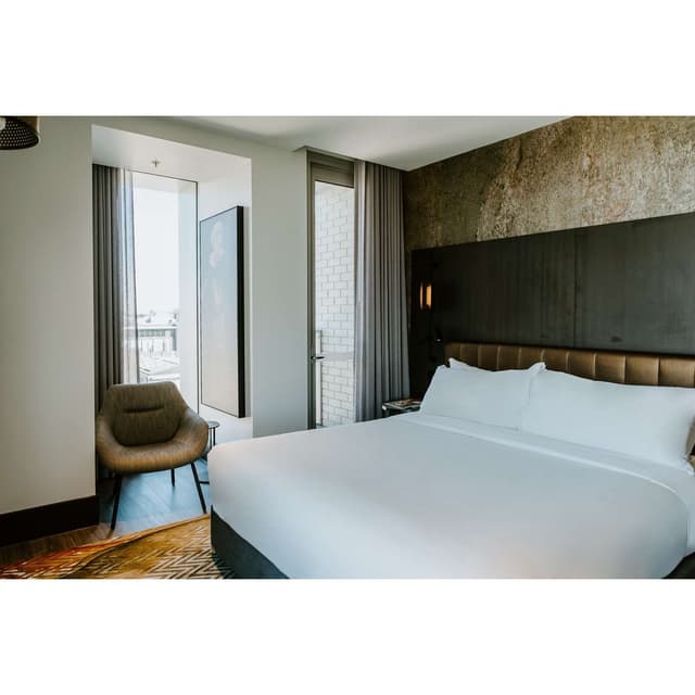 KING MOTLEY SUITE