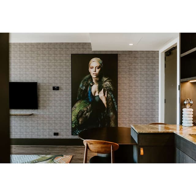 KING MOTLEY SUITE