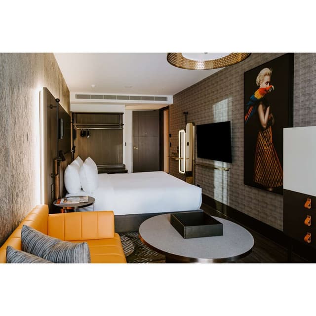 KING ROOM WITH BALCONY