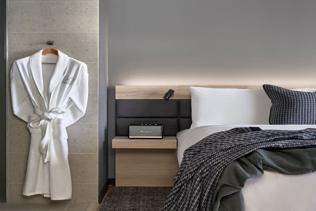 Signature Suite, 1 King Bed, City View