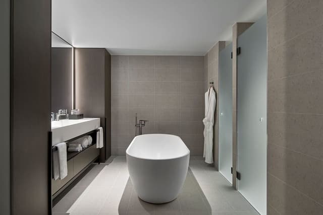 Signature Suite, 1 King Bed, City View