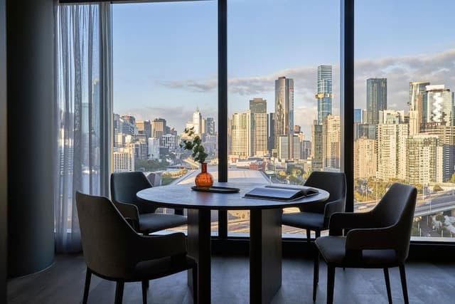 Signature Suite, 1 King Bed, City View