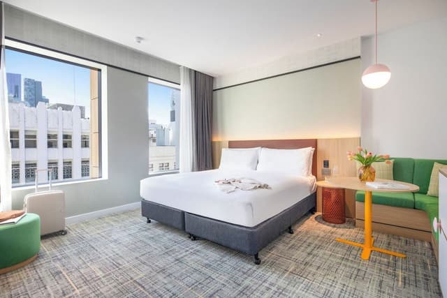1 King Premium Corner City View