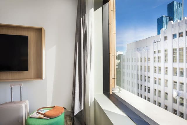 1 King Premium Corner City View