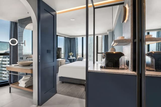 Premium Room, 1 King Bed, City View