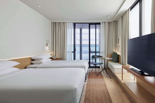 Room, 2 Twin Beds, City View