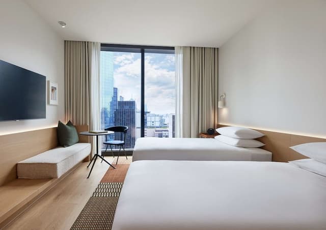 Room, 2 Twin Beds, City View