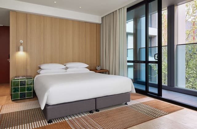Room, 1 King Bed, Balcony
