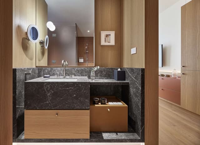 Room, 2 Twin Beds, City View