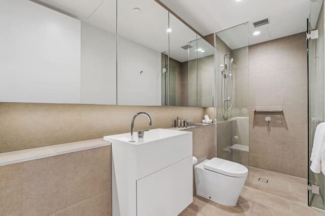 One Bedroom Apartment - Sky High