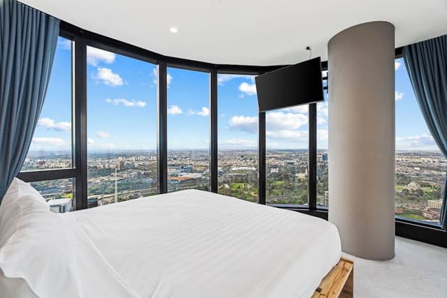 Two Bedroom, Two Bathroom Apartment - Sky High