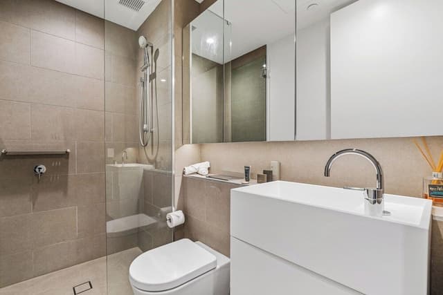 Two Bedroom, Two Bathroom Apartment - Sky High