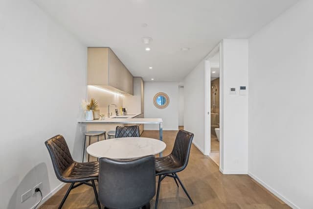 Two Bedroom, Two Bathroom Apartment - Sky High